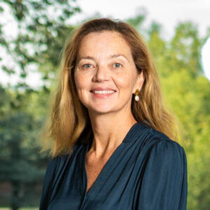 Headshot of Laura Murray.